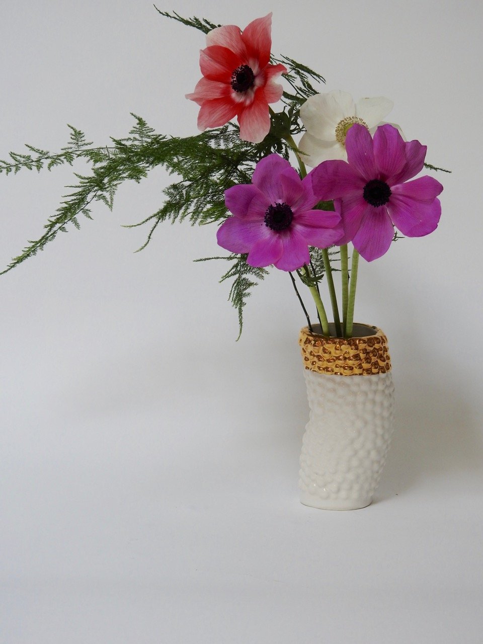 Bumpy vase with 22 karat gold rim