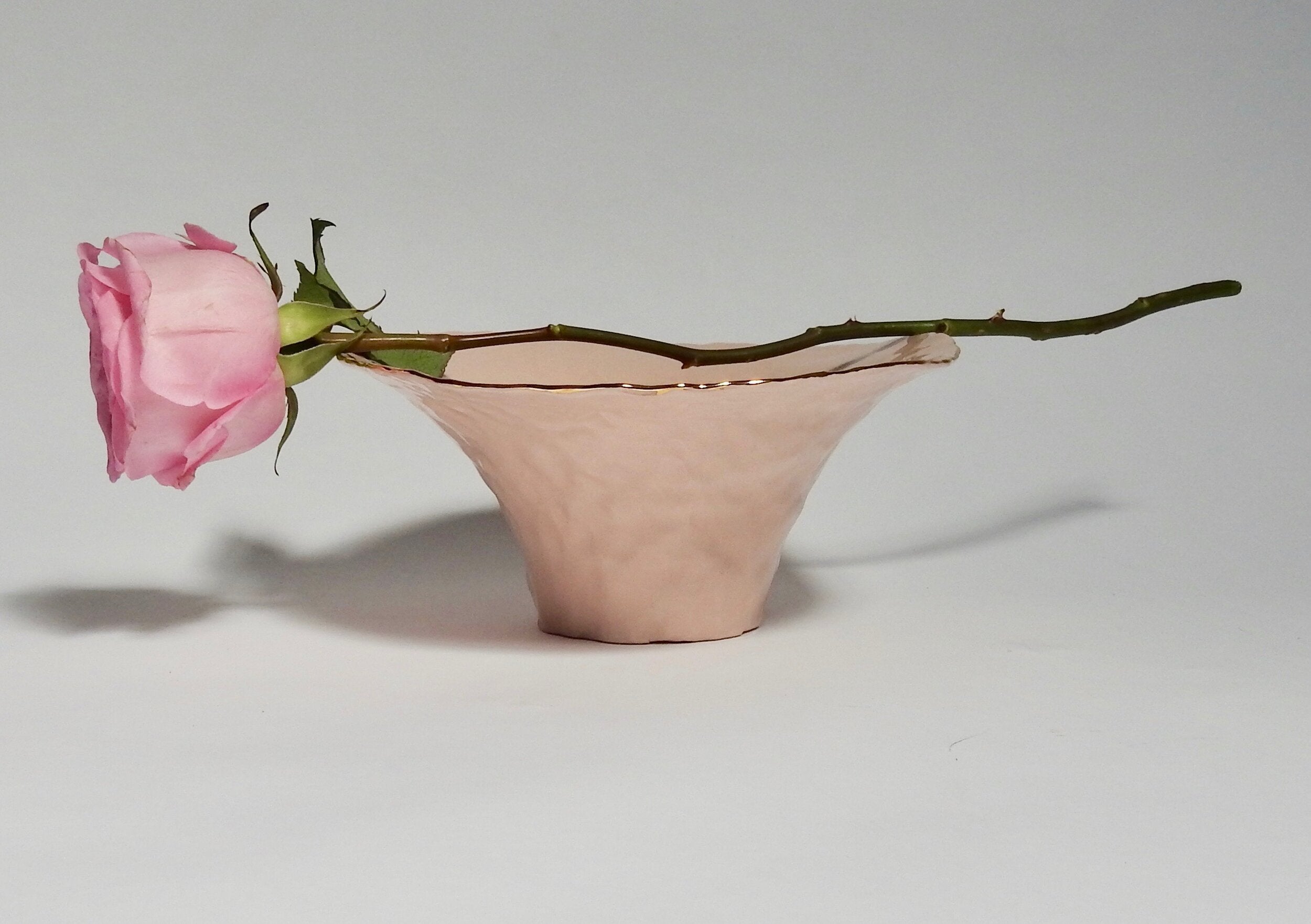 Medium Pinch Pot with gold rim