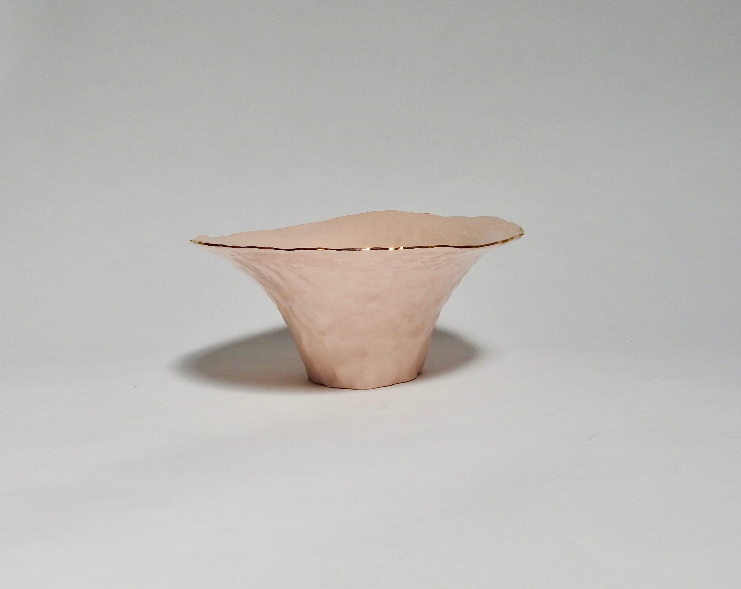 Medium Pinch Pot with gold rim