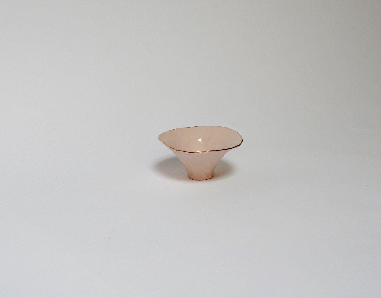 Ballet Pinch Pot with gold rim